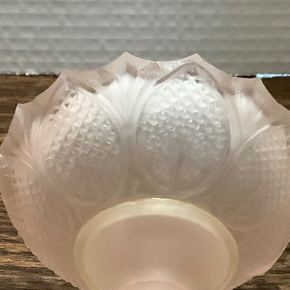 Vtg Pink Frosted Glass Compote Dessert Candy Dish Floral Design Scalloped Edges - Picture 4 of 5